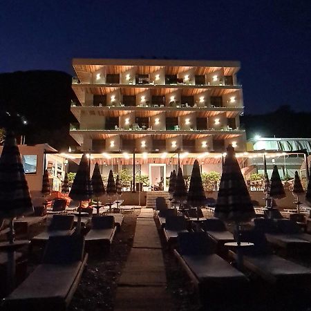 Hotel Aross Kanine Buitenkant foto