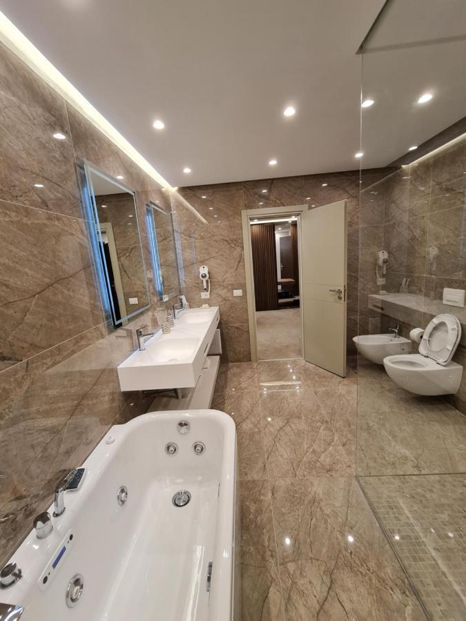 Hotel Aross Kanine Buitenkant foto